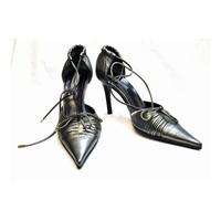 gary castles sydney size 5 greysilver heeled shoes