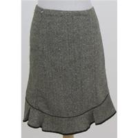 Gap, size 8 black and white pattern skirt