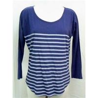 Gap navy and grey striped T-shirt Size M