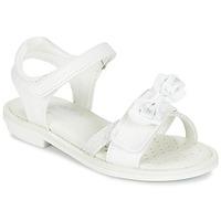 geox sandgiglio b girlss childrens sandals in white