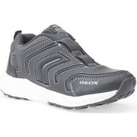 Geox J6470B 015BU Sneakers Kid Grey boys\'s Children\'s Shoes (Trainers) in grey