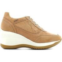 Geox D5275G 000CL Sneakers Women women\'s Shoes (Trainers) in BEIGE