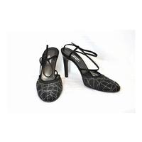 gianni versace size 6 black heeled shoes