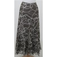 Gina Bacconi Size: 20 brown and white swirly patterned skirt