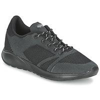 Globe AVANTE men\'s Shoes (Trainers) in black