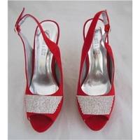 Glamour n Glitz Size 6 Red Peep-Toe Heels