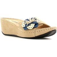 Goldstar 11772F Sandals Women women\'s Mules / Casual Shoes in BEIGE