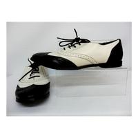 Good condition Topshop black and white leather shoes Topshop - Size: 7 - Multi-coloured - Lace-up shoes