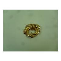 Gold tone wave wreath scarf clip