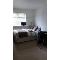 Groundfloor very large room available priced at single person