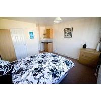 Great Room, 1 min from Romford Station -no deposit!