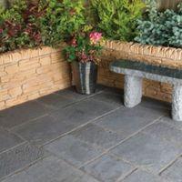 graphite minster paving patio pack l24 w24m pack of 33 576 m