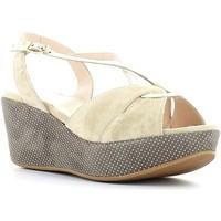 Grace Shoes CR62 Wedge sandals Women Sahara women\'s Sandals in BEIGE