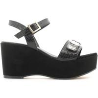 Grace Shoes 1605F3 Wedge sandals Women Black women\'s Sandals in black