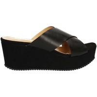 Grace Shoes 9833 Wedge sandals Women Black women\'s Mules / Casual Shoes in black