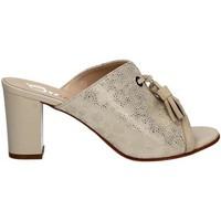 Grace Shoes E7823 Slippers Women Beige women\'s Slippers in BEIGE