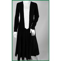 green sleeves size 14 black full length dress