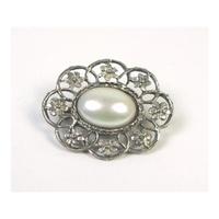 Grey metal faux pearl floral wreath brooch