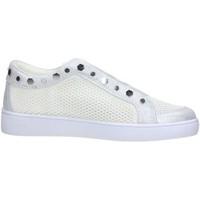 guess flgis1 fam12 sneakers womens trainers in white
