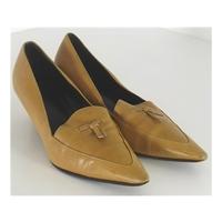 Gucci Size 6.5 Tan Leather Pointy Slip-ons