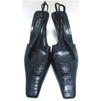 Gucci Size 6.5 Black Leather Reptile Pattern Slingback Heeled Shoes