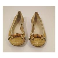 gucci 45375c woven bamboo pumps with leather trim