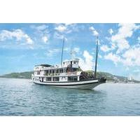 Ha Long Bay 2-Day Deluxe Cruise Tour including Kayaking and Cooking Demonstration