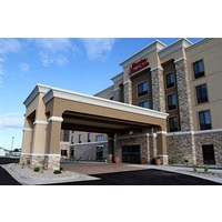 hampton inn suites grand forks