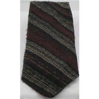 Hatton Dandy black, red & beige striped tie