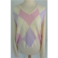 Hawick Cashmere Size M Cream Cashmere Jumper with Mauve and Pink Argyle Patterned Design on the Front