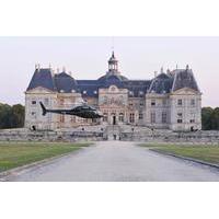 Helicopter Tour to Château de Vaux-le-Vicomte from Paris Including Champagne Reception