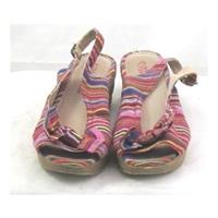 Heavenly Feet, size 5/38 multi coloured canvas peep toes