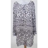 Highly Confidential - Size: 12 - Purple and white long sleeved dress