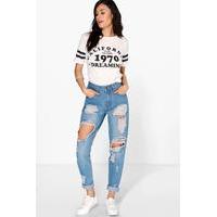 High Wst Light Wash Distress Mom Jeans - blue