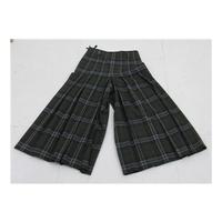 Hirsch size 10, green mix checked culottes