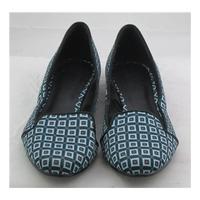 H&M, size 6.5/40 blue mix patterned pumps