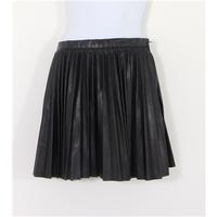 H&M Mini Skirt Size 10 Featuring Structured Pleats
