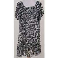 H&M: Size 10: Monochrome smock dress