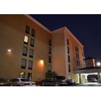 holiday inn express suites jackson downtown coliseum