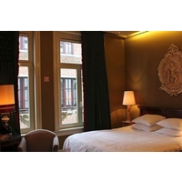 Hotel Diamonds and Pearls