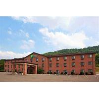 Holiday Inn Exp Chester Wv