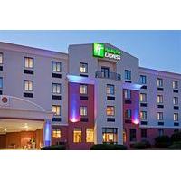 Holiday Inn Express Saugus (Loga...
