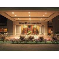 Holiday Inn Milwaukee Riverfront