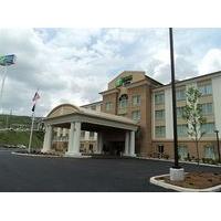 Holiday Inn Express Hotel and Su...