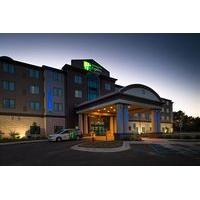 Holiday Inn Express and Suites Kansas City Airport
