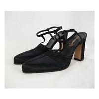 HOBB\'s Heeled shoes size 4 (Euro 37)