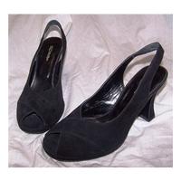 hobbs black slingback heels hobbs size 6 black slingbacks