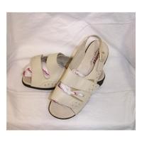 Hotters - Size: 4.5 - Beige - Sandals