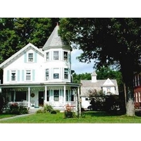 Hugging Bear Inn and Shoppe