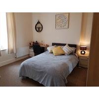 HUGE Ensuite Room - Available NOW!! - TRAFFORD CENTRE